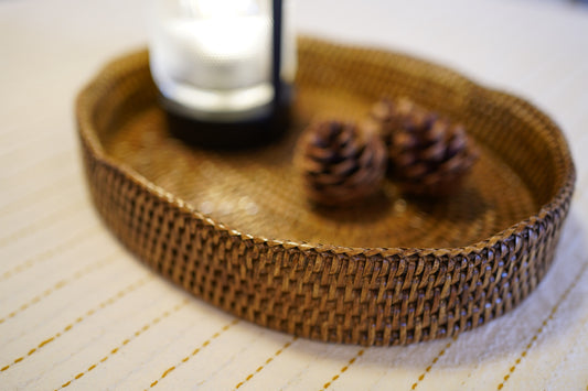 Flower shaped oval tray