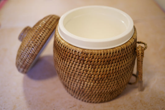 Round Ice cube box with tongs